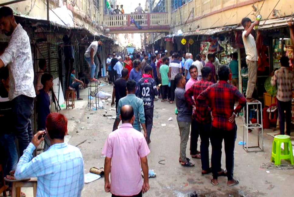 সিলেটে সড়ক উদ্ধারে যৌথবাহিনীর উচ্ছেদ অভিযান