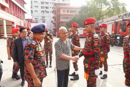 ফায়ার সার্ভিসকে সুনাম অক্ষুণ্ণ রেখে কাজ করার আহ্বান স্বরাষ্ট্র উপদেষ্টার