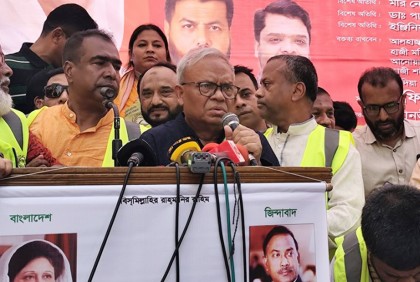 ‘পাশের দেশ থেকে শেখ হাসিনা রক্তপাতের উসকানি দিচ্ছেন’