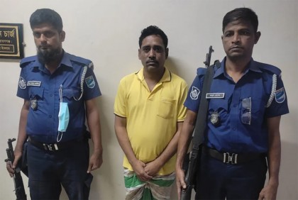 সাবেক ডিবিপ্রধান হারুনের ক্যাশিয়ার খ্যাত মোকাররম গ্রেপ্তার

