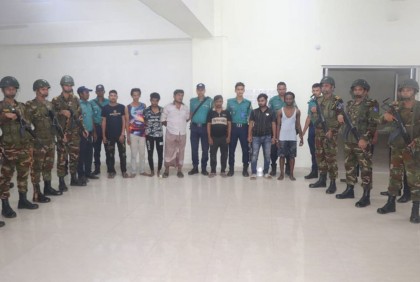 জেনেভা ক্যাম্পে সেনাবাহিনীর অভিযান, অস্ত্রসহ গ্রেফতার ৭

