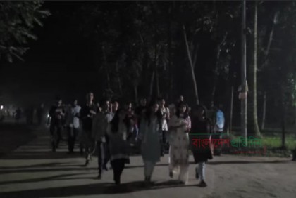 জাহাঙ্গীরনগরে শিবির প্রকাশ্যে আসার প্রতিবাদে মধ্যরাতে বিক্ষোভ