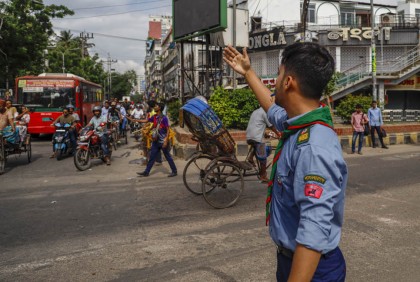 ৪ ঘণ্টা করে ট্রাফিক পুলিশের দায়িত্ব পালন করবেন শিক্ষার্থীরা

