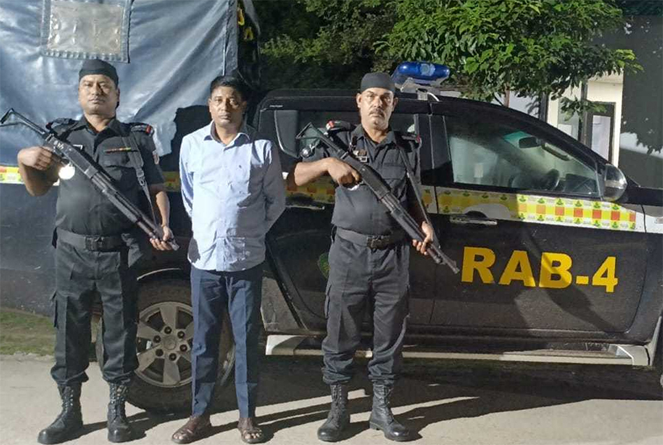 সাভারে ছাত্র হত্যার একাধিক মামলার আসামি ইউপি চেয়ারম্যান গ্রেফতার