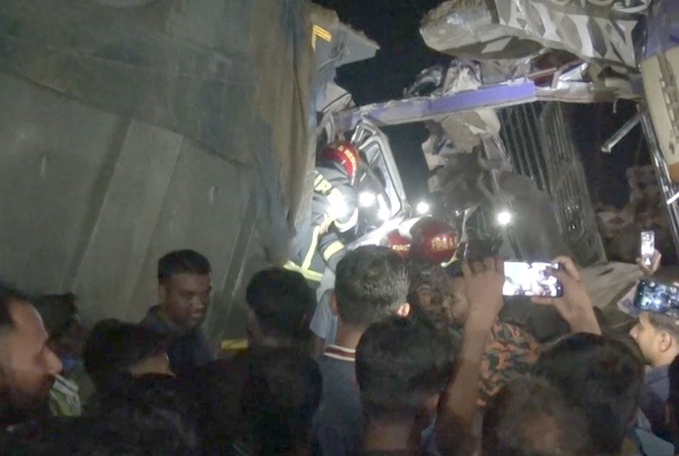 হবিগঞ্জে বাস-ট্রাক মুখোমুখি সংঘর্ষ, নিহত ২  
