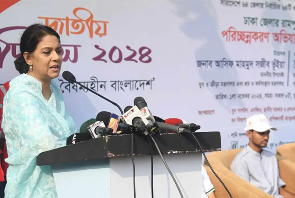 আগামী প্রজন্মকে দূষণমুক্ত খাল-নদী দেখাতে হবে : পরিবেশ উপদেষ্টা

