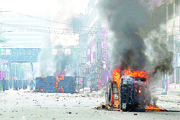 মিরপুরে অরাজকতা
