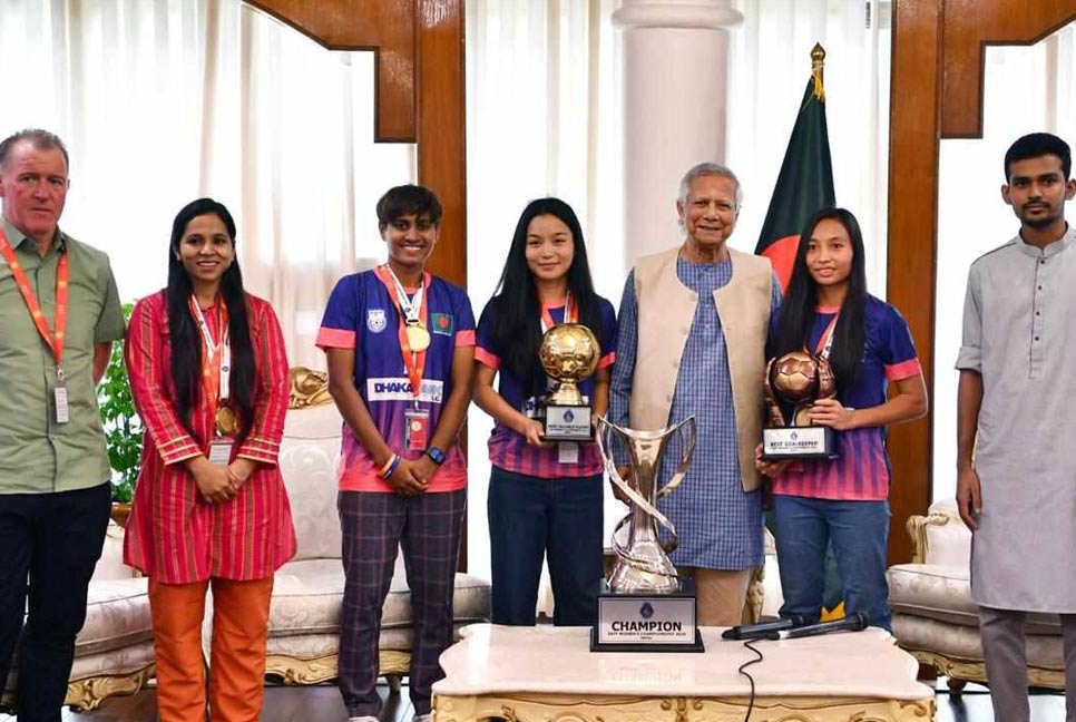 নারী ফুটবল দলের সাফল্যে দেশের মানুষের চাওয়া পূরণ হয়েছে : প্রধান উপদেষ্টা