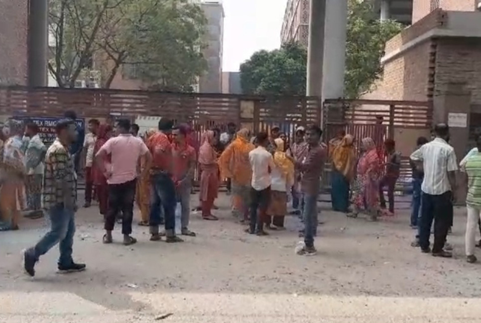 হেমায়েতপুরে দুই কারখানার শ্রমিকদের বিক্ষোভ