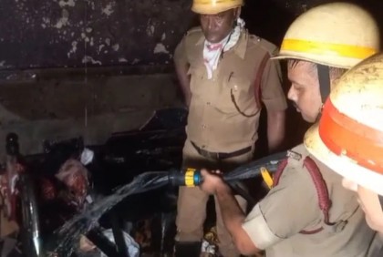 ফুলঝুরি পোড়াতে গিয়ে বাড়িতে আগুন লেগে ৩ শিশুর মৃত্যু