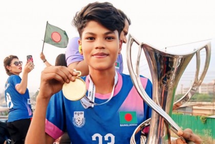 ‘আব্বা, আমরা জিইত্যালছি, অহন তোমার কলা বেচন লাগত না’