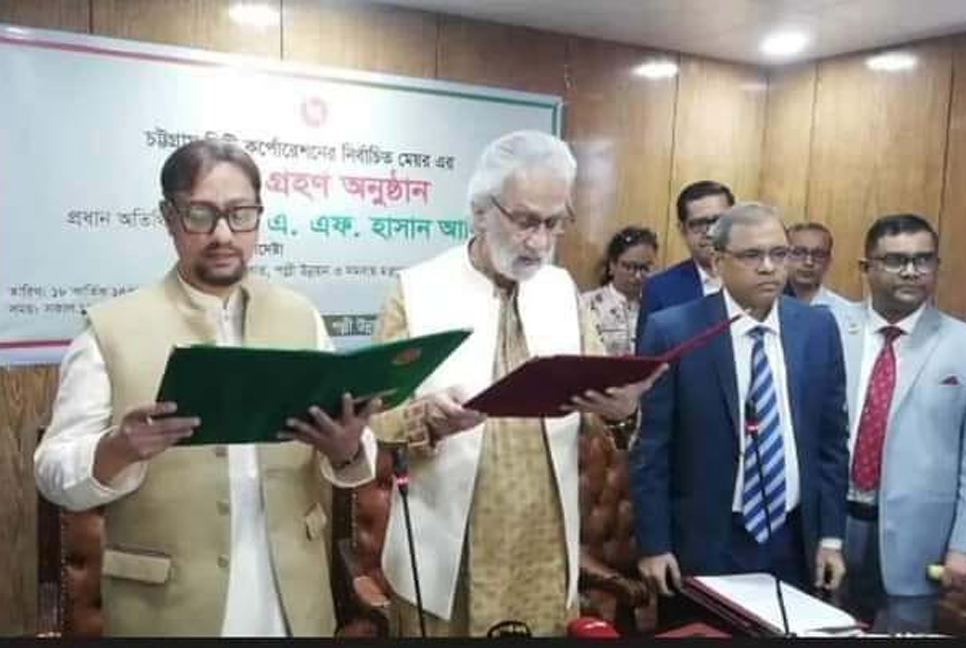 চসিক মেয়র হিসেবে শপথ নিলেন ডা. শাহাদাত হোসেন

