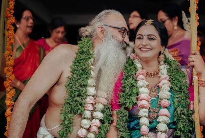 ১১ বছরের বড় মোটিভেশনাল স্পিকারকে বিয়ে করলেন নায়িকা