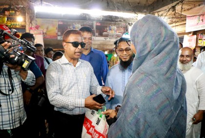 বরিশালে অবৈধ পলিথিন ব্যাগের বিরুদ্ধে অভিযান
