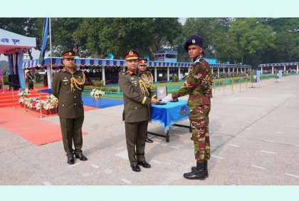 যশোরে সিগন্যালস্ কোর রিক্রুটদের সেনাবাহিনী প্রধান কুচকাওয়াজ অনুষ্ঠিত