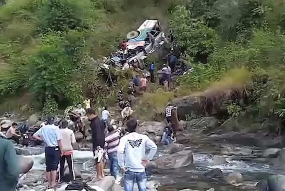 উত্তরাখণ্ডে বাস গভীর খাদে পড়ে নিহত অন্তত ২৮