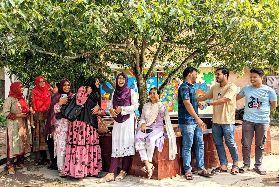 নবীনদের পদচারণায় মুখরিত পবিপ্রবি ক্যাম্পাস