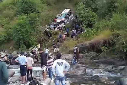 উত্তরাখণ্ডে বাস গভীর খাদে পড়ে নিহত অন্তত ২৮