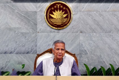 প্রধান উপদেষ্টার সঙ্গে সংস্কার কমিশন প্রধানদের বৈঠক

