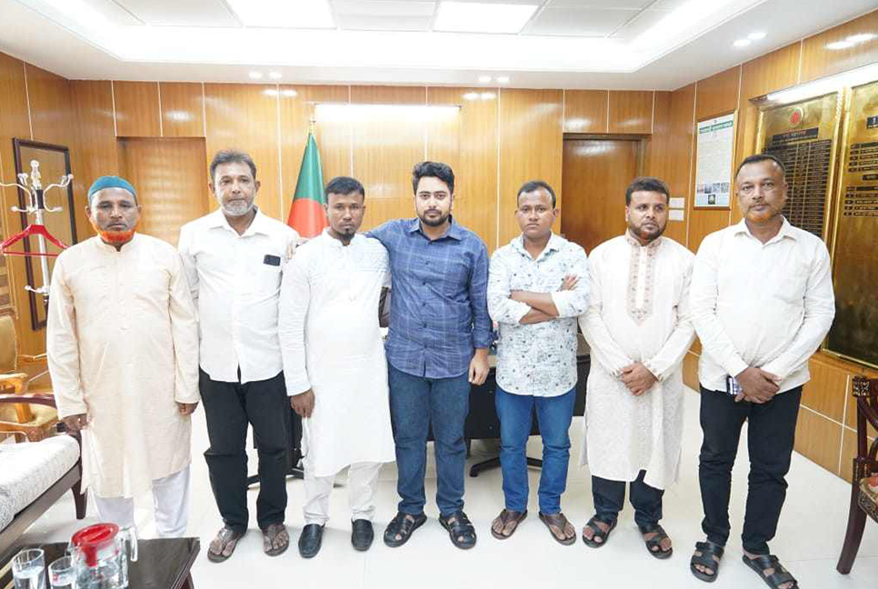 উপদেষ্টা নাহিদ ইসলামের সঙ্গে শহিদ আবু সাঈদের পরিবারের সাক্ষাৎ 