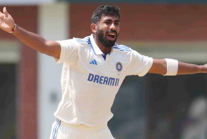 অস্ট্রেলিয়া সফরে বুমরাহকে কেন অধিনায়ক চান গাভাস্কার