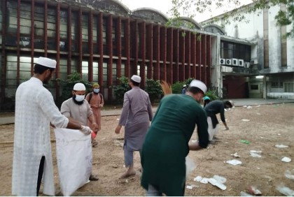 সম্মেলন শেষে ঢাবি ক্যাম্পাস পরিষ্কার করলেন তাবলিগের সাথীরা