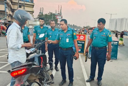 দারুসসালামে পুলিশের চেকপোস্ট কার্যক্রম