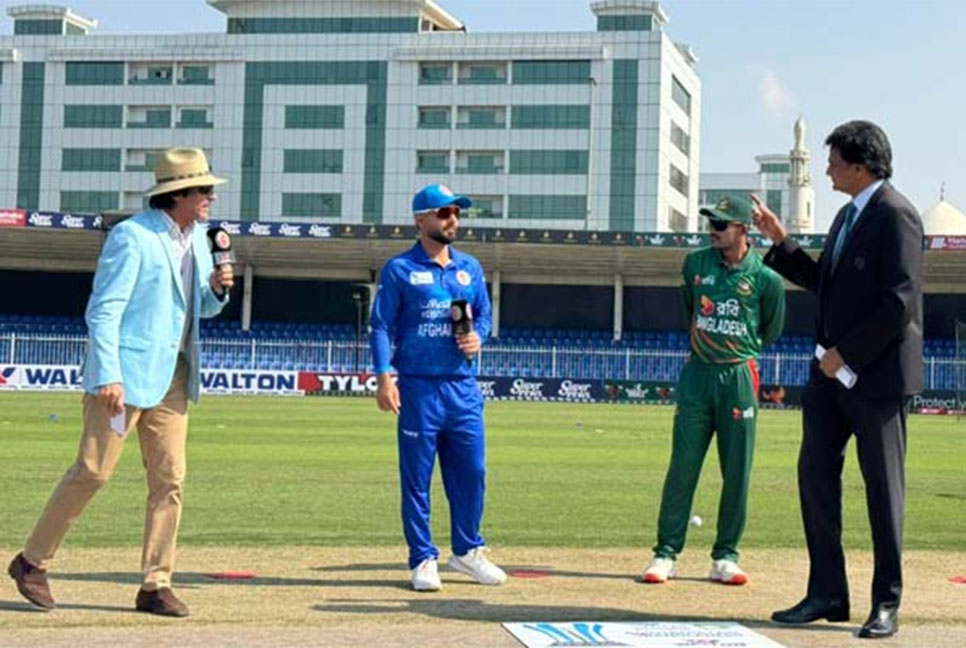টস হেরে ফিল্ডিংয়ে বাংলাদেশ