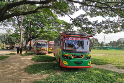 শ্লীলতাহানির অভিযোগে ঠিকানা’র ১১ বাস আটক করলো জাবি শিক্ষার্থীরা