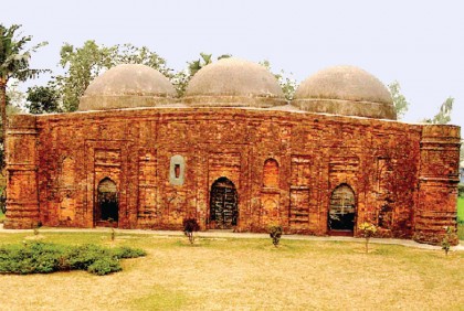 মোগল স্থাপত্যের অনন্য নিদর্শন প্রাচীন খেরুয়া মসজিদ