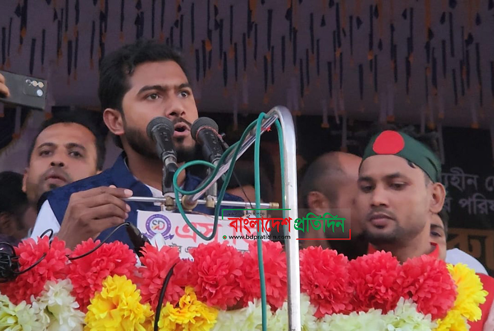 আওয়ামী লীগ একটা মরা লাশ, তাদের নিয়ে টানাটানি করে লাভ নেই: নুর 
