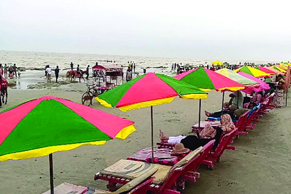 শীতের আমেজে পর্যটক বাড়ছে কুয়াকাটায়