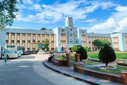 রাবির গবেষণা পুকুরের মাছ চুরি