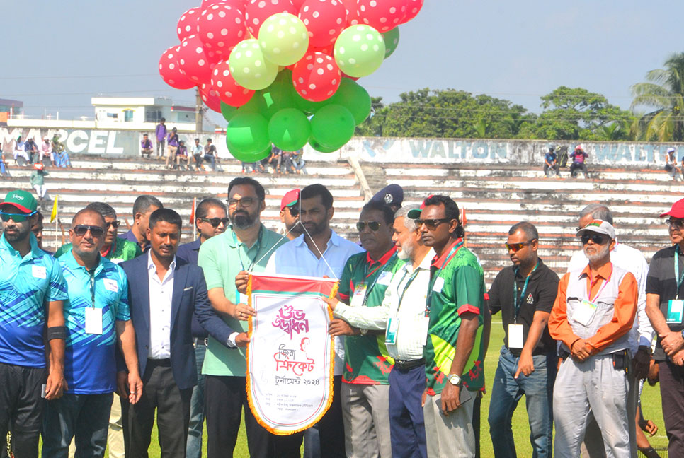 বগুড়ায় জিয়া ক্রিকেট টুর্নামেন্টের উদ্বোধন