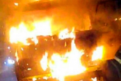রাজধানীর হানিফ ফ্লাইওভারে ট্রাকে আগুন