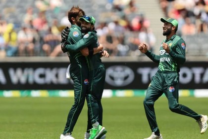 অস্ট্রেলিয়াকে ১৪০ রানে গুটিয়ে দিল পাকিস্তান