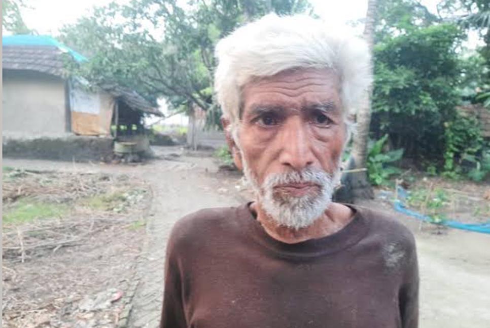 ছেলে-পুত্রবধূর হাতে নির্যাতিত সেই অবসরপ্রাপ্ত স্কুলশিক্ষক মারা গেছেন