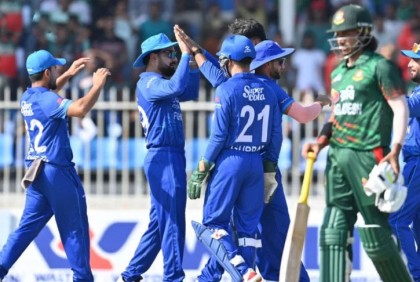 দারুণ শুরুর পর ব্যাটসম্যানদের ছন্দপতন