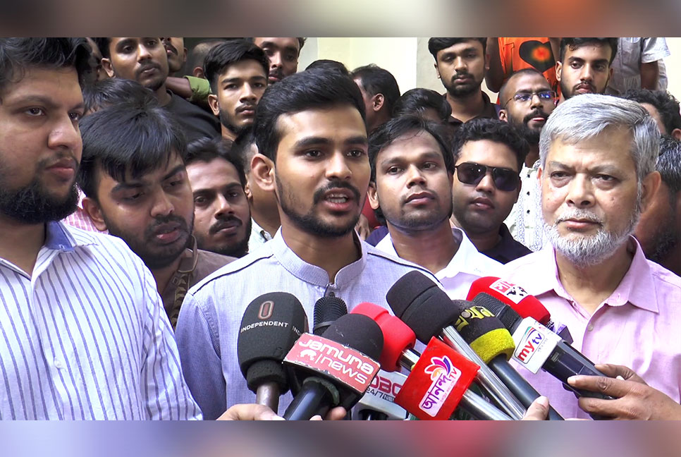আমলাতন্ত্রের সঙ্গে জনগণের দূরত্ব কমাতে কাজ করব: আসিফ মাহমুদ
