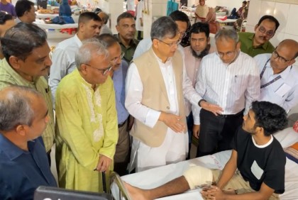 আহতদের দেখতে পঙ্গু হাসপাতালে বিএনপি নেতারা, অনুদান প্রদান


