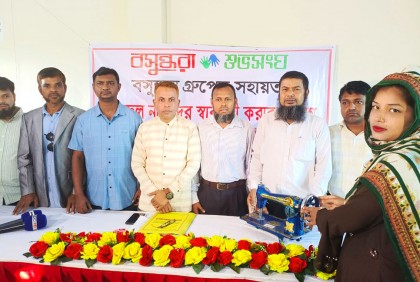 বসুন্ধরা শুভসংঘের সেলাই মেশিন পেয়ে আপ্লুত নারীরা 