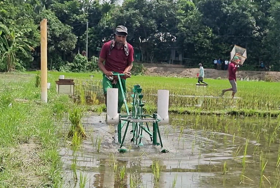 সার প্রয়োগযন্ত্রের উদ্ভাবন