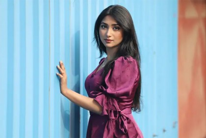 অজ্ঞান করে হেনস্তার চেষ্টা, নির্মাতার বিরুদ্ধে সুমির অভিযোগ