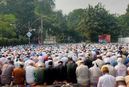 কাকরাইলে জুমার নামাজ আদায় করলেন সাদপন্থীরা 