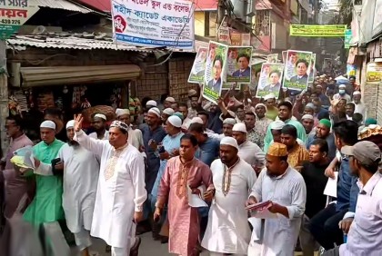 যাত্রাবাড়ীতে ডেঙ্গু সচেতনতায় লিফলেট বিতরণ নবীউল্লাহ নবীর
