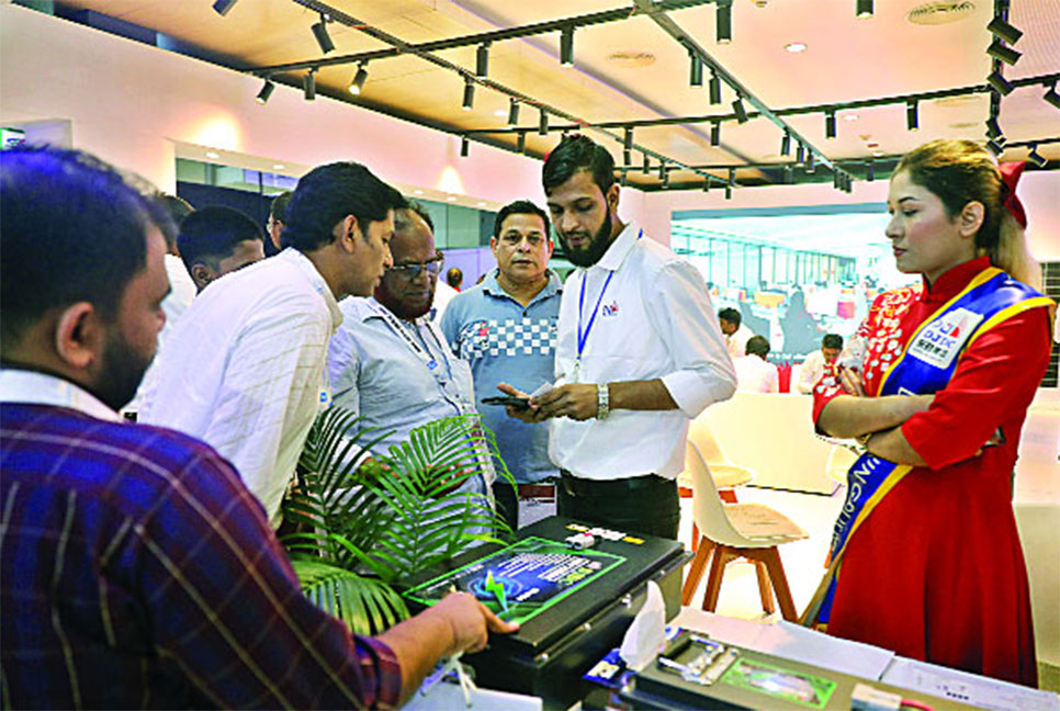 ছুটির দিনে আইসিসিবিতে জমজমাট আবাসন প্রদর্শনী
