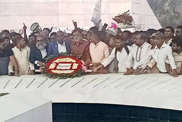 জিয়াউর রহমানের সমাধিতে নিউইয়র্ক বিএনপি সভাপতির শ্রদ্ধা