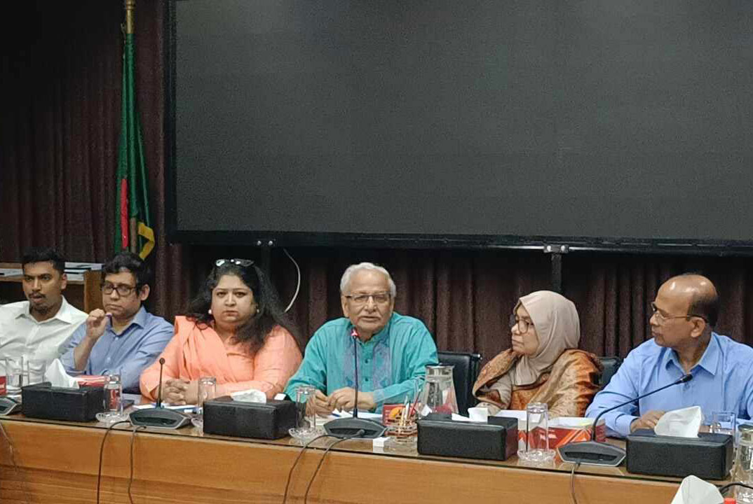 আওয়ামী লীগসহ ২৫টি দলের মতামত না চাওয়ার কারণ জানালো সংস্কার কমিশন

