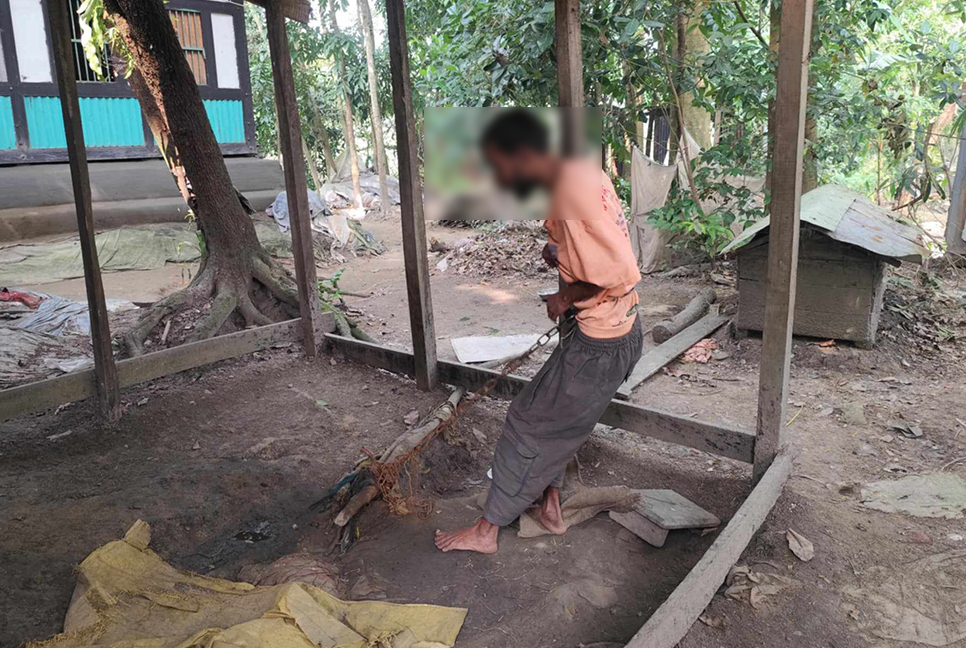 ১৬ বছর ধরে শেকলে বন্দি রতনের জীবন 