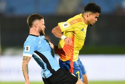 হাড্ডাহাড্ডি লড়াইয়ে শেষ মুহূর্তে কলম্বিয়াকে হারাল উরুগুয়ে